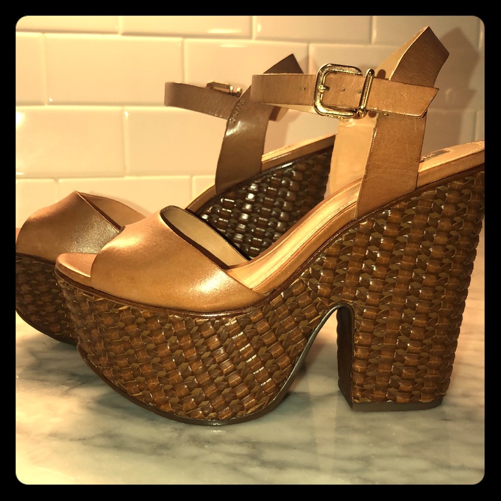 NWOT Schutz woven wooden wedge sandal